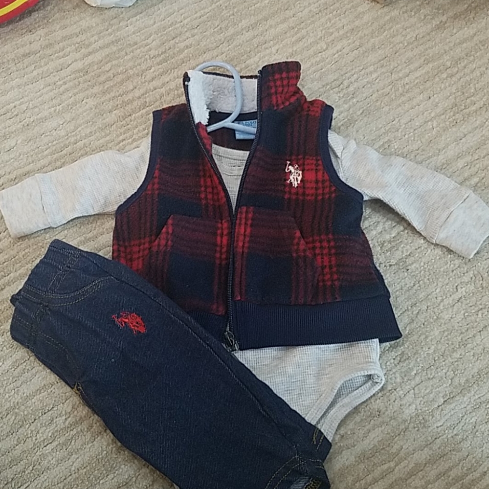 US Polo outfit with vest
3-6 months